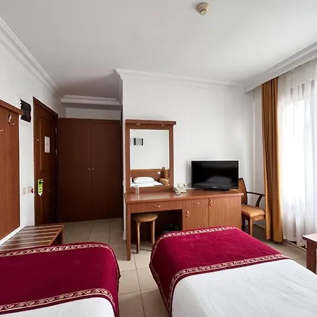 Royal Hill מלון 3*