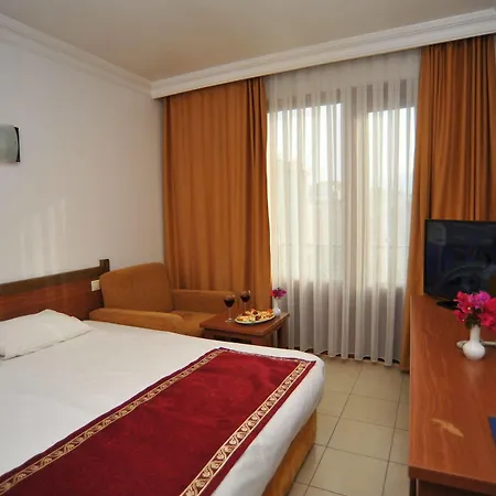 Royal Hill מלון 3*